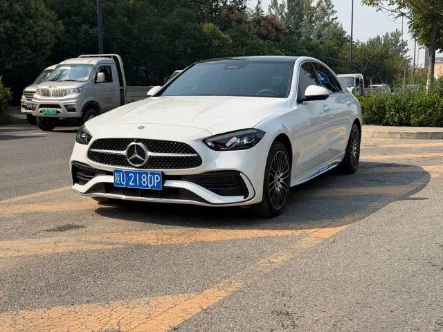 Фотография автомобиля — Mercedes-Benz C-Class