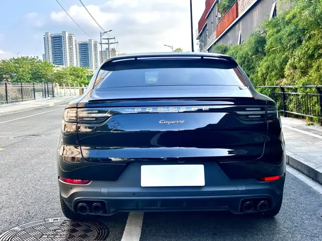 Porsche Cayenne — Фото автомобиля 7