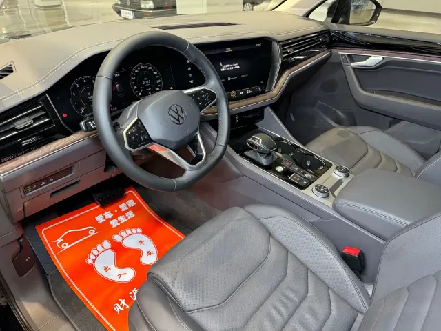 Volkswagen Touareg 2023 3.0TSI R-Line Black Sports Package — Фото автомобиля 7