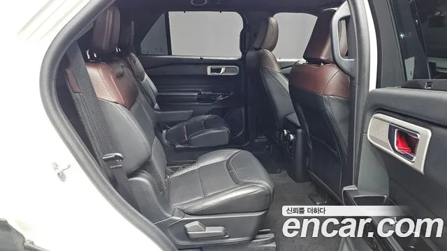 Ford Explorer Generation 6 — Фото автомобиля 17