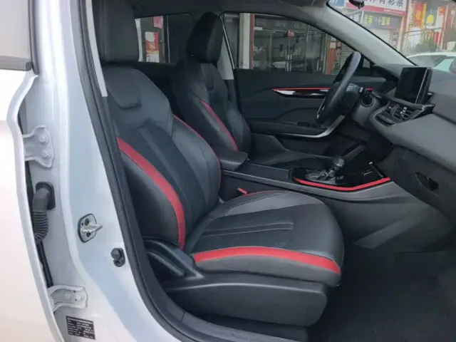 Dongfeng Yixuan — Фото автомобиля 24