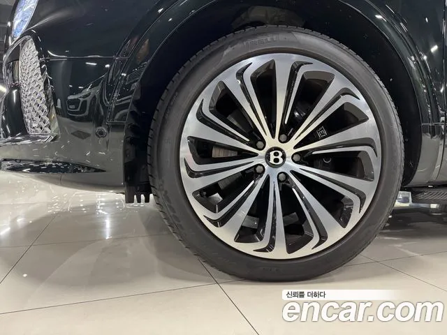Bentley Bentayga Bentayga 4.0 V8 EWB First Edition — Фото автомобиля 16