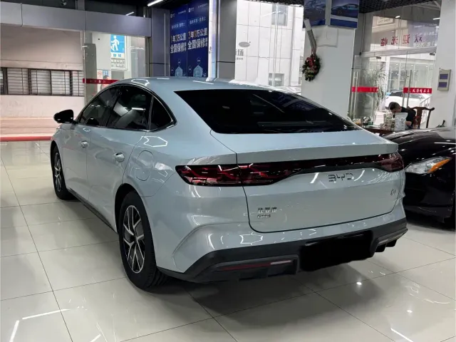 BYD Qin L — Фото автомобиля 4