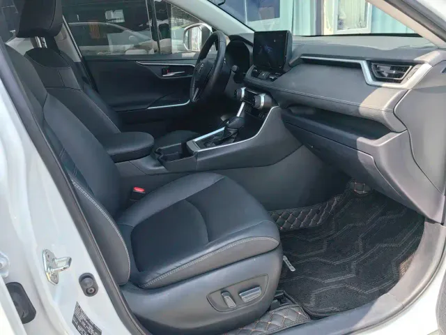Toyota RAV4 — Фото автомобиля 7