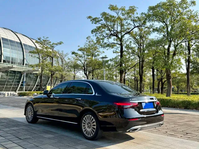Mercedes-Benz E-Class — Фото автомобиля 4