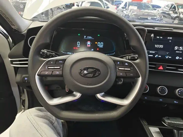 Hyundai Elantra — Фото автомобиля 10