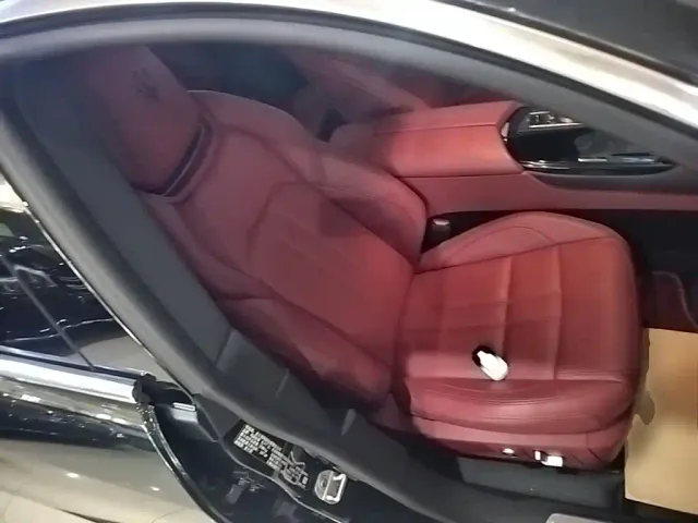 Maserati Levante — Фото автомобиля 24