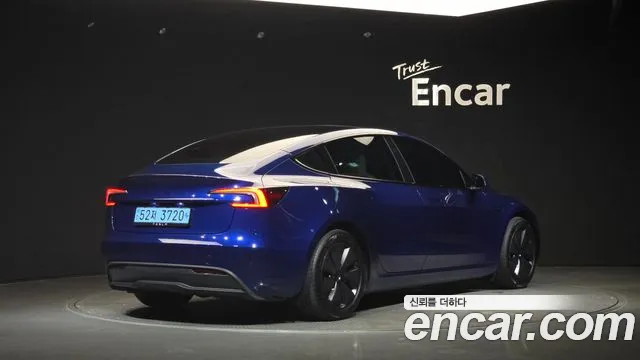 Tesla Model 3 — Фото автомобиля 2