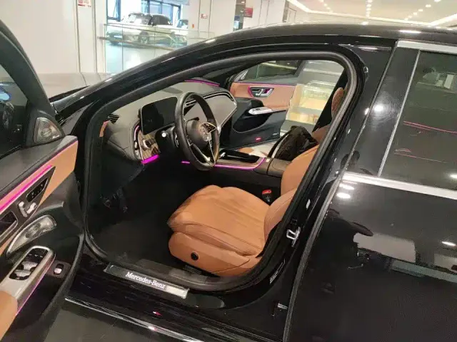 Mercedes-Benz E-Class — Фото автомобиля 5