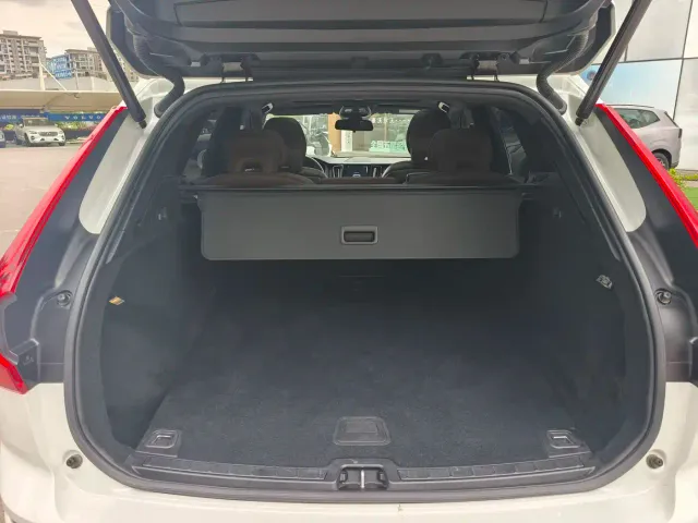 Volvo XC60 — Фото автомобиля 10