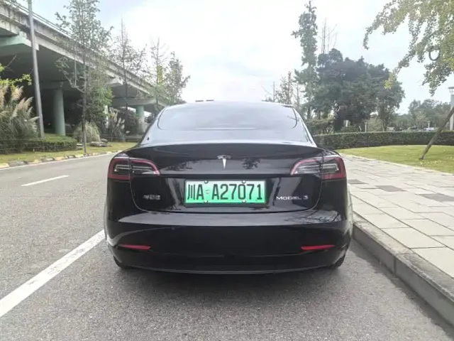 Tesla Model 3 — Фото автомобиля 7