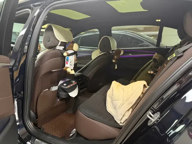 BMW BMW 5 Series 2022 Model Second Facelift 530Li Leading M Sport Package — Фото автомобиля 3