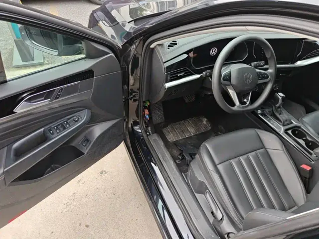 Volkswagen Passat — Фото автомобиля 15