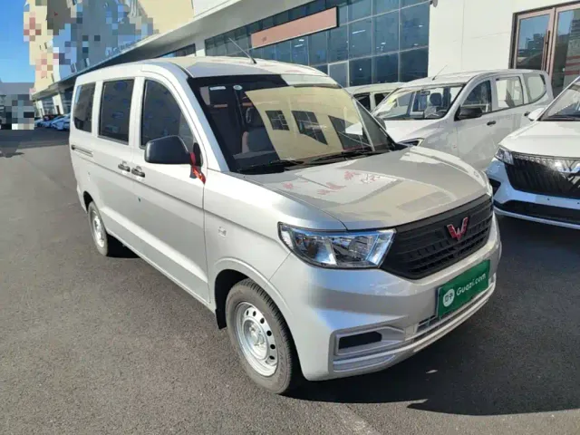 Wuling Hongguang V — Фото автомобиля 3
