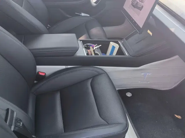 Tesla Model 3 — Фото автомобиля 7