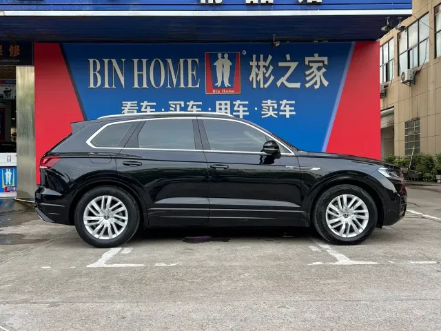 Volkswagen Touareg — Фото автомобиля 13