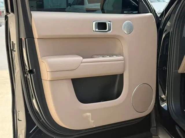 Li Auto L8 — Фото автомобиля 13
