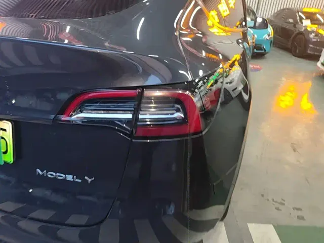 Tesla Model Y — Фото автомобиля 7