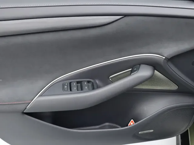 Xiaomi SU7 — Фото автомобиля 11