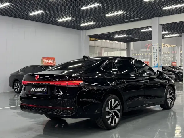 Volkswagen Passat — Фото автомобиля 9