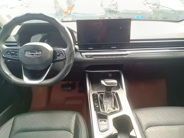 Geely Emgrand — Фото автомобиля 6