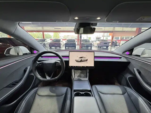 Tesla Model 3 — Фото автомобиля 9