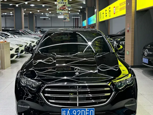 Фотография автомобиля — Mercedes-Benz E-Class