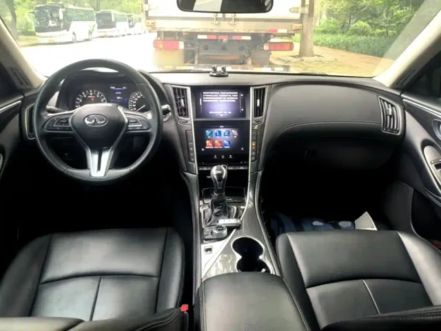 Infiniti Q50L — Фото автомобиля 9