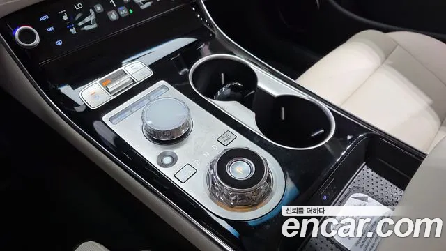 Genesis GV70 — Фото автомобиля 9