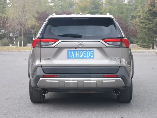 Toyota RAV4 — Фото автомобиля 5