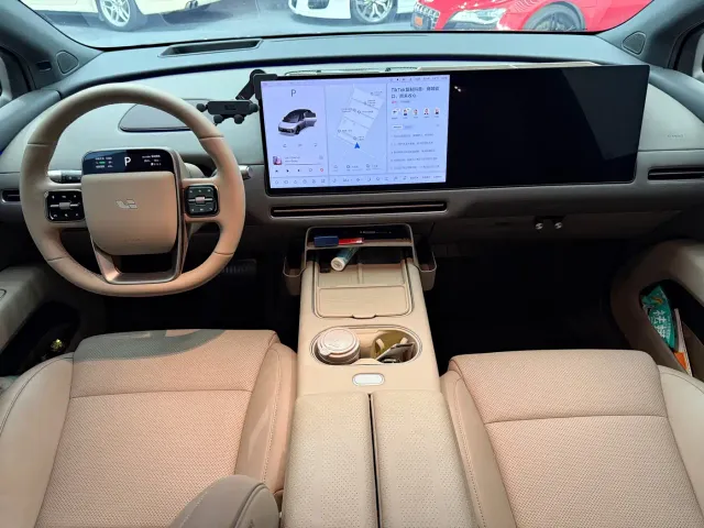 Li Auto i6 — Фото автомобиля 12