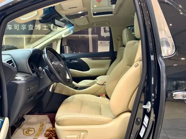 Toyota Vellfire — Фото автомобиля 5
