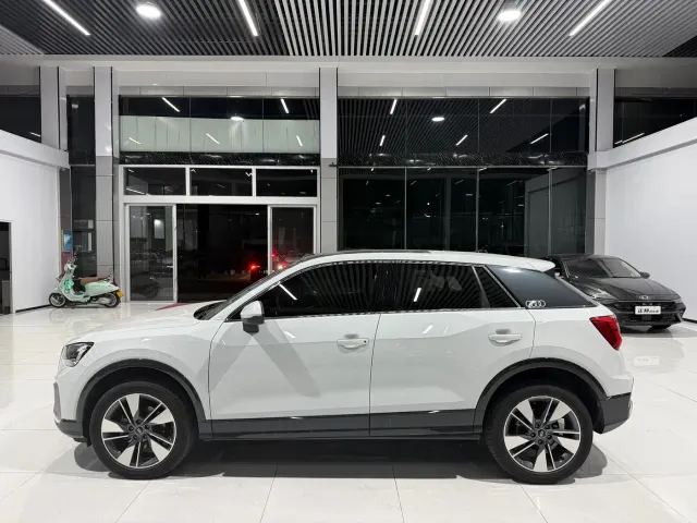Audi Q2L — Фото автомобиля 3