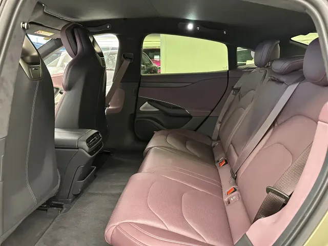 Xiaomi SU7 — Фото автомобиля 14