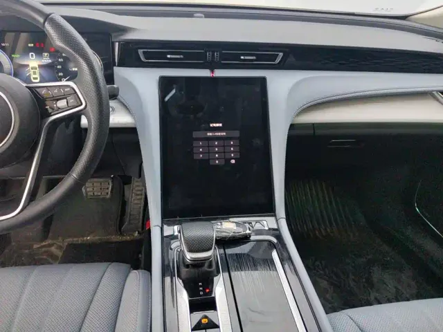 Hongqi H5 PHEV — Фото автомобиля 13