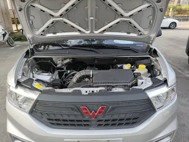 Wuling Hongguang V — Фото автомобиля 19