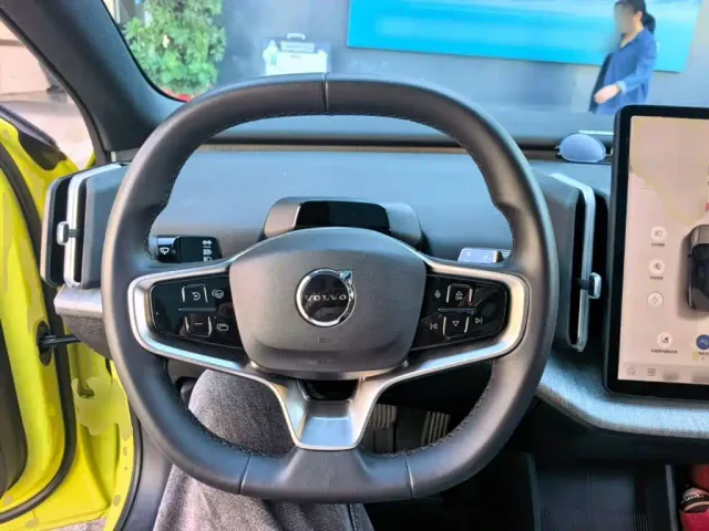 Volvo EX30 — Фото автомобиля 10