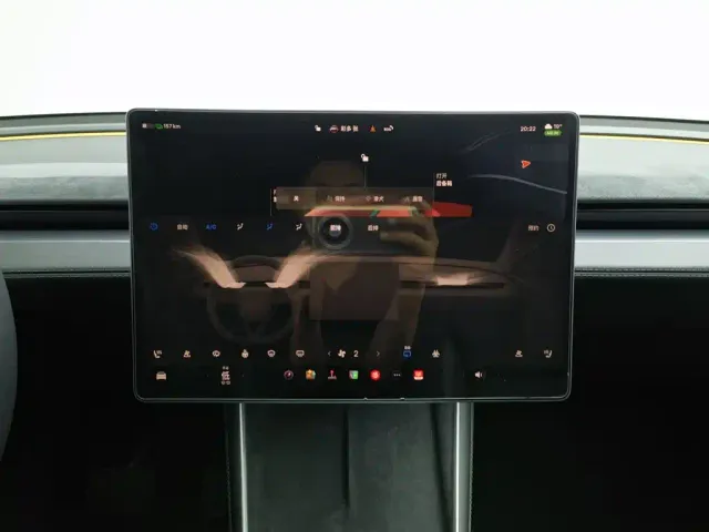 Tesla Model Y — Фото автомобиля 12