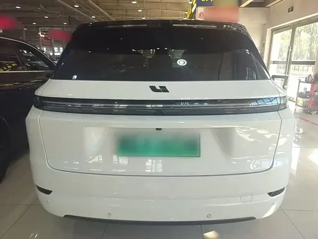 Li Auto L7 — Фото автомобиля 5