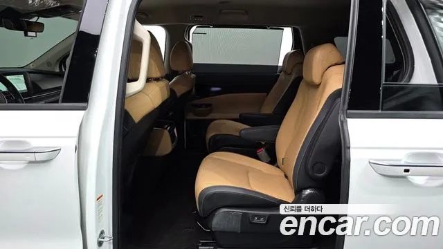 Kia Carnival Generation 4 — Фото автомобиля 11