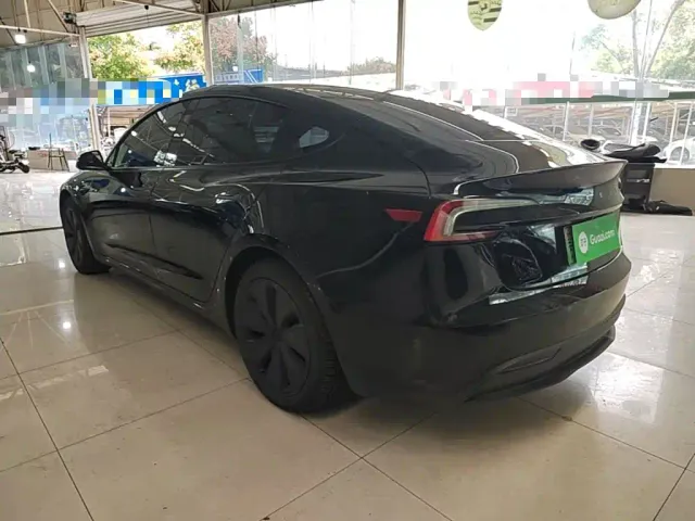Tesla Model 3 — Фото автомобиля 4