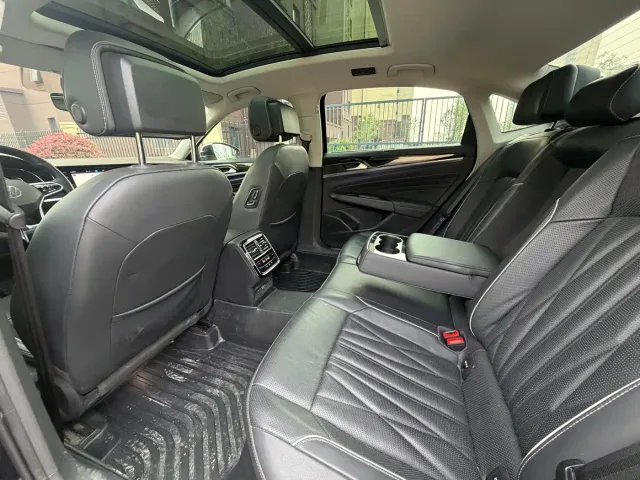 Volkswagen Passat — Фото автомобиля 6