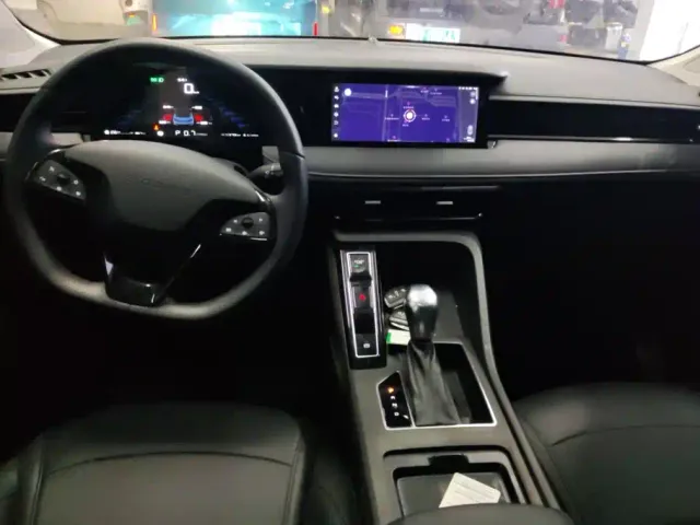 Roewe i5 — Фото автомобиля 12