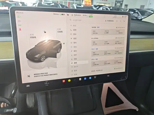 Tesla Model Y — Фото автомобиля 8