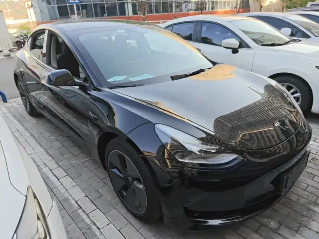 Tesla Model 3 — Фото автомобиля 3