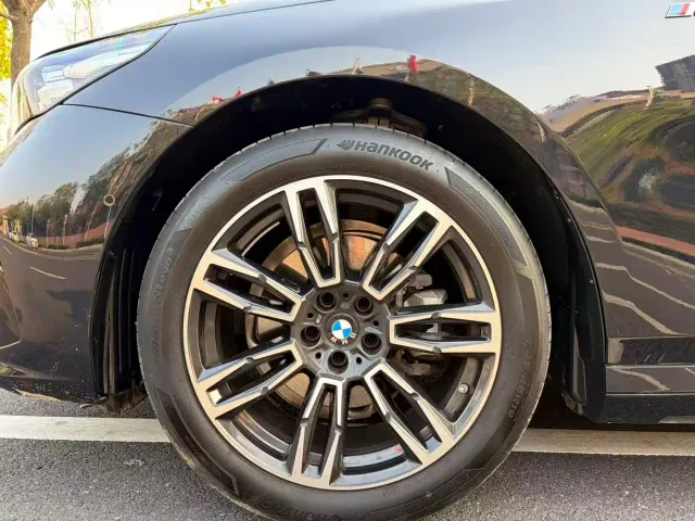 BMW 5 Series — Фото автомобиля 8