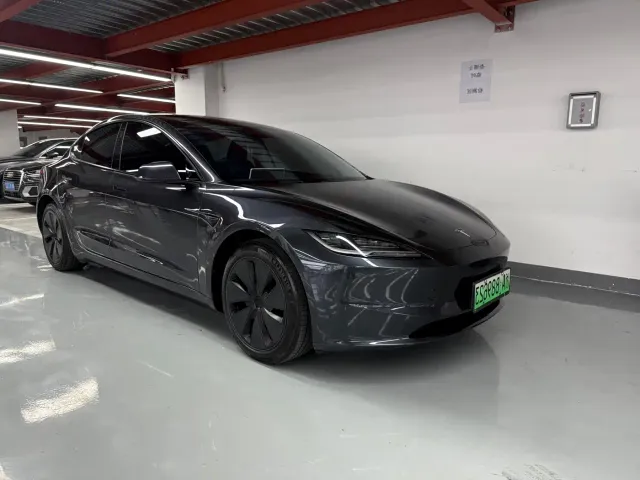 Tesla Model 3 — Фото автомобиля 3