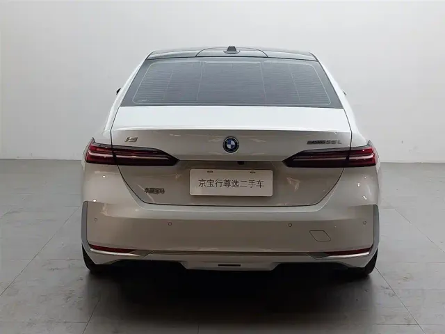 BMW i5 — Фото автомобиля 5