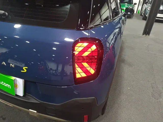 MINI Electric MINI ACEMAN — Фото автомобиля 7