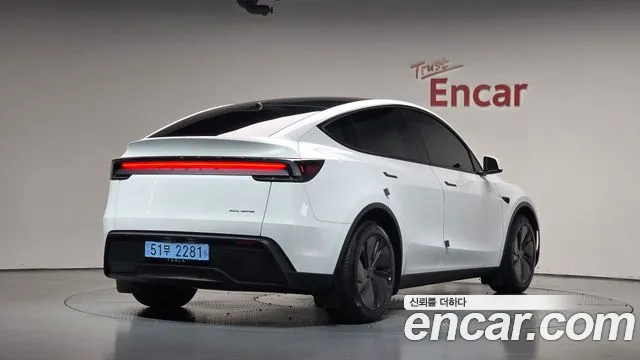 Tesla Model Y — Фото автомобиля 2
